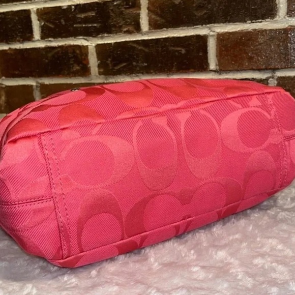 Coach LIKE NEW! Kyra Daisy Hot Pink Tote with Floral Accent Daisy Hangtag - Picture 8 of 14